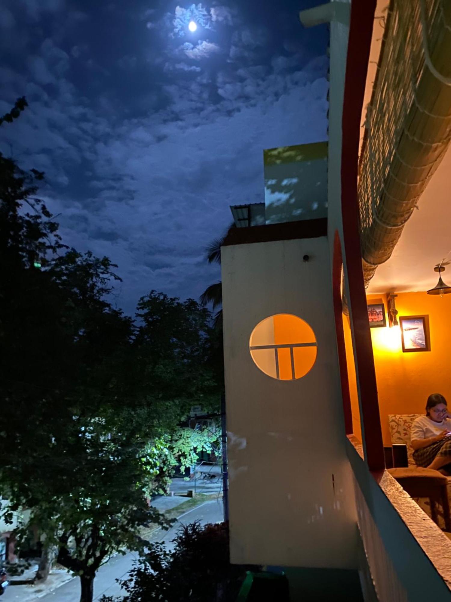 Crossroads Hostel 1980 Mysore Exteriör bild